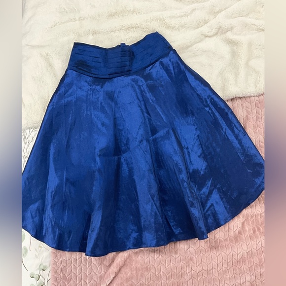 Magical royal satin blue skirt, with its own belt for a perfect shape - Picture 5 of 6